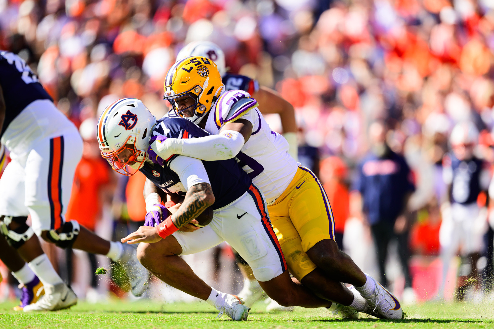 Leavitt, Ross Earn SEC Football Weekly Awards