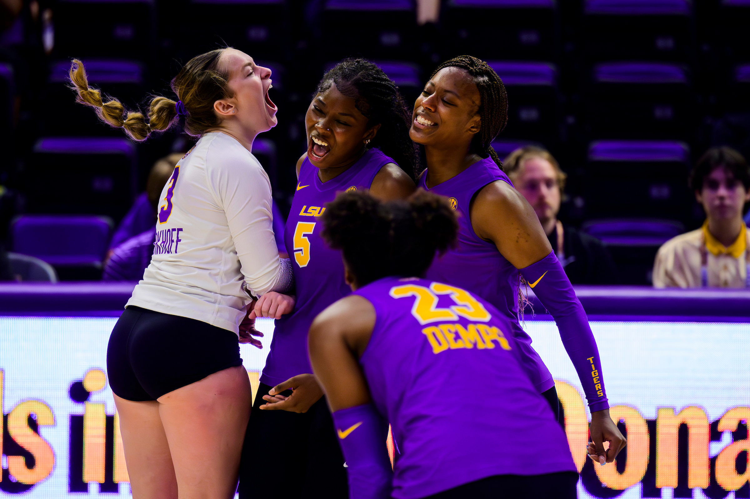 Rumur Rouille Gallery: Volleyball Opening Weekend – LSU